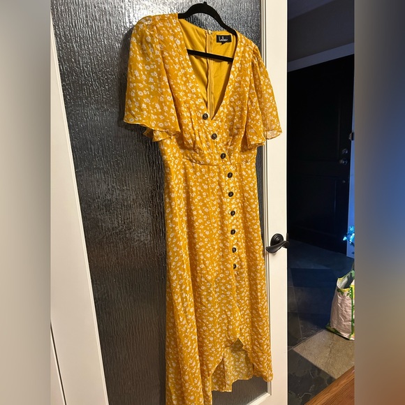 Lulus Dresses & Skirts - Lulu’s Floral Midi Dress